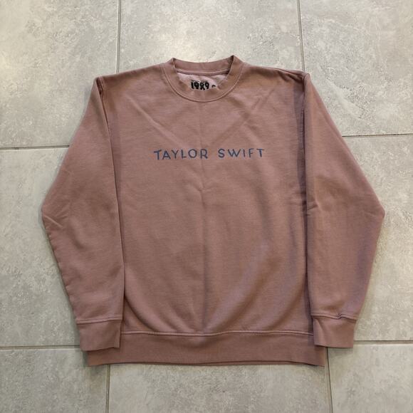 Taylor Swift 1989 Taylor’s Version Pink Crewneck Sz Medium Crew Neck Sweatshirt - Picture 4 of 9